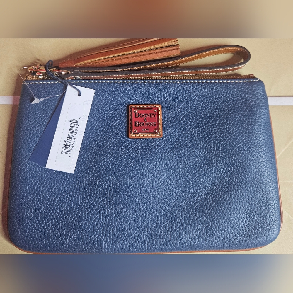 NWT Dooney & Bourke Pebble Grain Carrington Wristlet  ZR0264 Blue